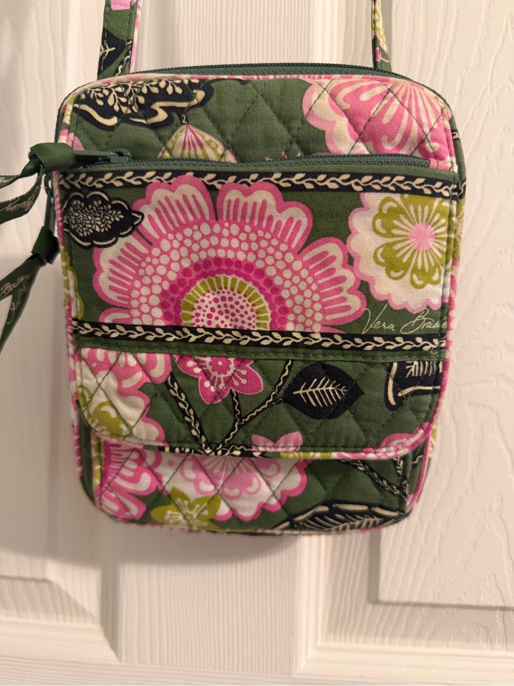 Vera Bradley Olivia Pink Crossbody Bag
Retired Floral Quilted Shoulder Purse